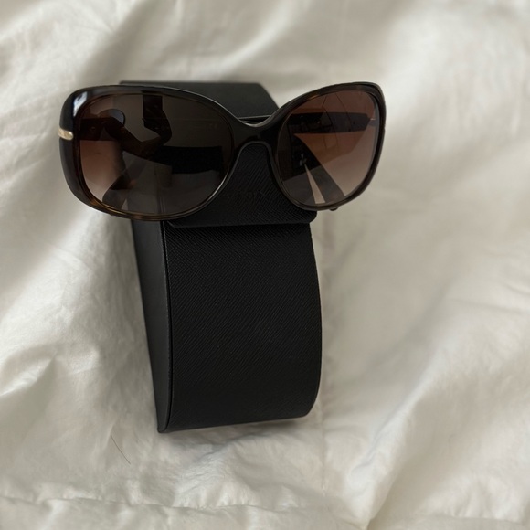 PRADA TORTOISE SHELL SUNNIES 🕶️ - Picture 4 of 4